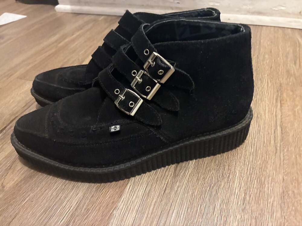 T.U.K. Black Suede 3-Buckle Pointed Toe Creeper Boots Size US M 7 / UK M 6 / EU